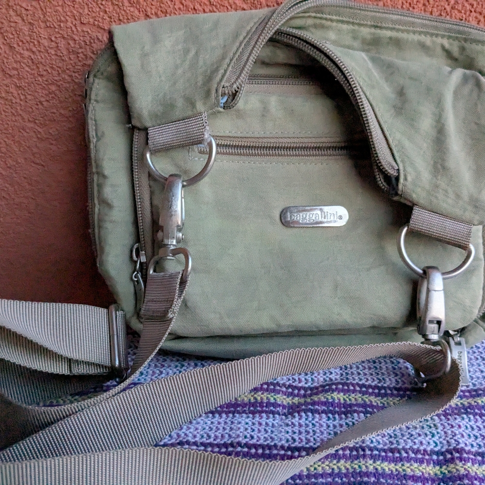 Baggallini Green Messenger Bag with Durable Design